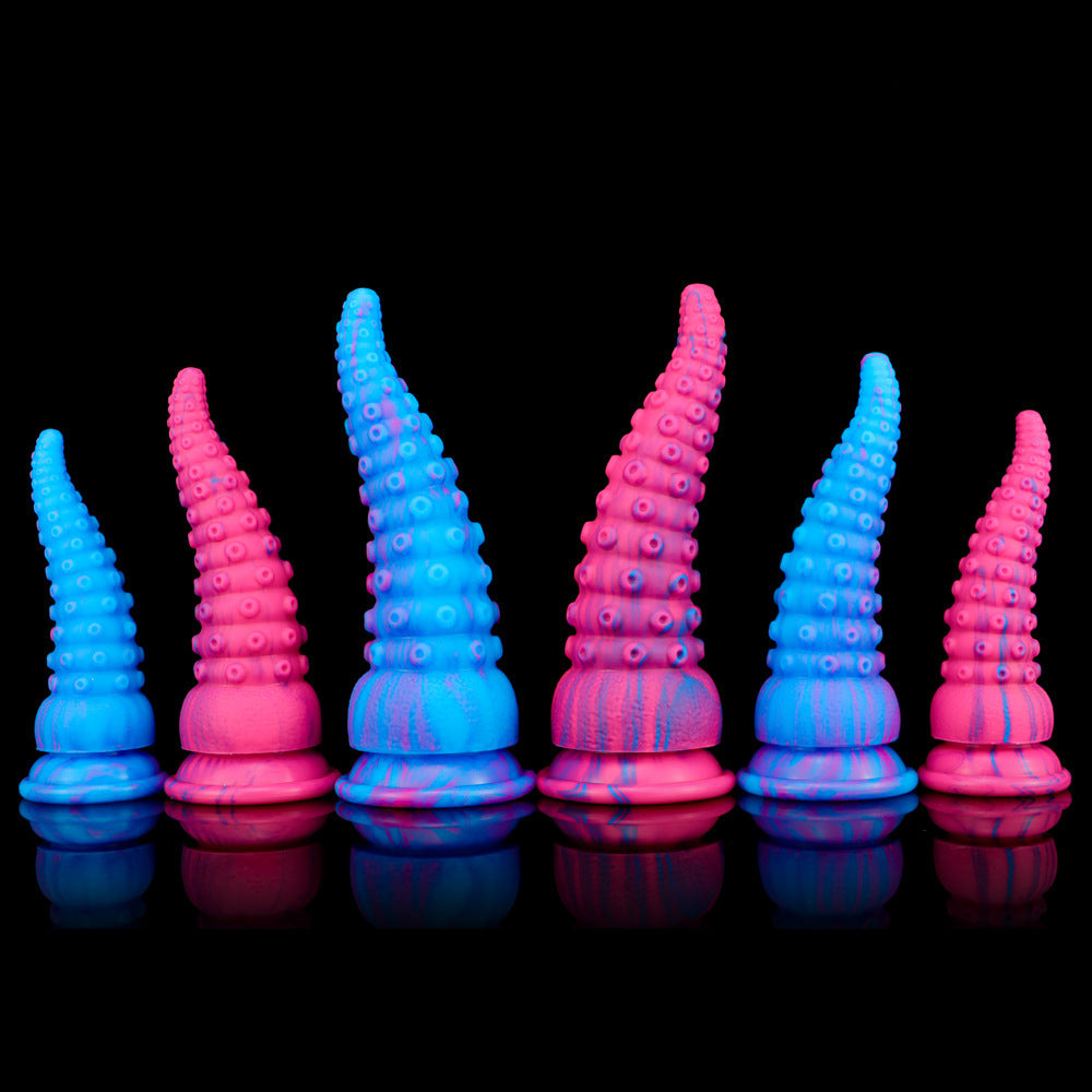 Sininen PLEASUREZ Dildo Lonkero Fantasia, realistinen dildo, pehmeä ja joustava, kuvassa näkyvä yksityiskohtainen muoto.
